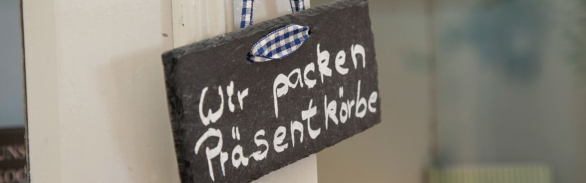 Wir packen Präsentkörbe Schild